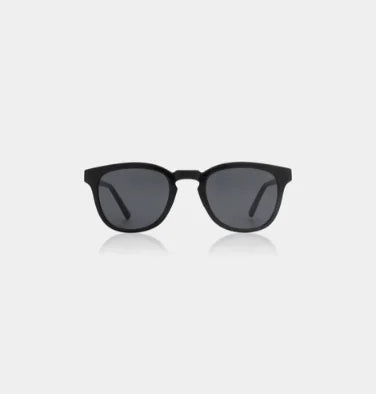 A Kjaerbede Bate sunglasses in black